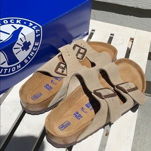 Birkenstock’s Arizona BS taupe size 8